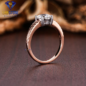 Lab-Stone 1.00 TDW Bague en or rose avec diamant taillé rond Couleur EF-VS à couper le souffle - Product Image 5