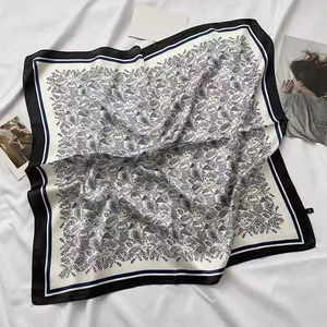 Écharpe en satin imprimée sur mesure en gros avec service d'étiquetage privé pour la promotion de la marque, utilisation en marketing d'entreprise - Product Image 4