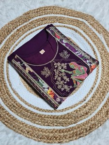 Prune pakistanaise de luxe Salwar Kameez avec broderie lourde et tenue ethnique de créateur élégant Dupatta pour les mariages et les fêtes - Product Image 6