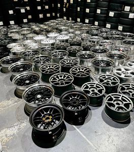 Chatarra de rueda de aleación de aluminio lista para enviar mejor proveedor chatarra de rueda de coche de aluminio al por mayor - Product Image 1