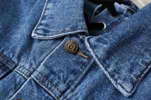 Chaqueta vaquera para mujer con logotipo personalizado y precio al por mayor, ropa de calle de estilo 2025, chaqueta para mujer, chaqueta bordada transpirable, precio barato - Product Image 4