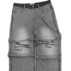 Ajoutez une touche de brillance à votre look du soir avec un pantalon en jean orné de strass de qualité supérieure. - Product Image 2
