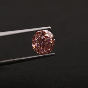 เพชรชมพูทรงกลมเจียระไนแบบ Vivid ขนาด 2.0 กะรัต ความสะอาดระดับ VS1-VS2 ผลิตในห้องปฏิบัติการ ได้รับการรับรองโดย IGI พร้อมใบรับรอง - Product Image 1