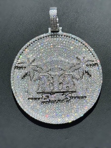 Pendentif Croix Personnalisé en Argent 925 Style Hip Hop, Design Tendance Streetwear Sertie de Diamants Moissanite, Breloques Personnalisées - Product Image 2