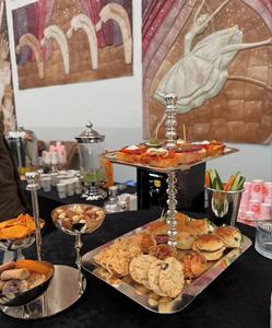 Base para Pastel de Metal Decorativa con Aspecto Premium, Agrega Sofisticación a Pasteles de Boda y Arreglos de Postres para Fiestas - Product Image 1