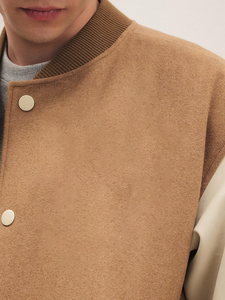 Veste de baseball surdimensionnée pour femmes en beige brun en gros, style universitaire, mélange de laine, broderie, coque en cuir véritable - Product Image 3