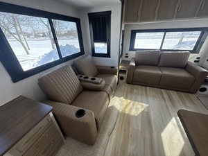 Nuevo 2026 Forest River Wildwood Heritage Glenn 380W-D-R - Product Image 5