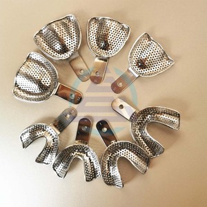 Ensemble de 8 plateaux d'empreinte dentaire pour prothèse complète perforés S-M-L-XL, supérieurs et inférieurs, vente en gros - Product Image 3