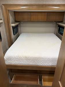 รถบ้านมอเตอร์โฮม Tiffin Wayfarer 25QW รุ่นปี 2020 Sprinter 3500XD วิ่งมาแล้วประมาณ 12,700 ไมล์ เครื่องยนต์เทอร์โบดีเซล V6 พร้อมการปรับแต่งเป็นรถบ้านแบบเต็มรูปแบบ อุปกรณ์ครบครัน - Product Image 6