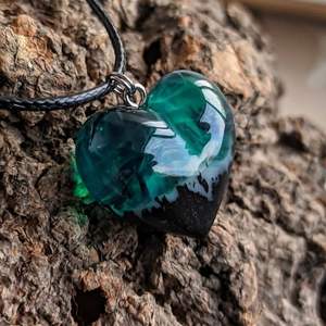 2024 venta al por mayor creativo hecho a mano que brilla en el cielo azul oscuro nubes resina collar luminoso para mujeres - Product Image 2