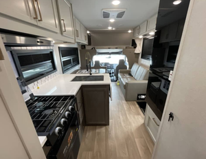 2025 2024 2026 E-a-s-t To W-e-s-t C-o-l-l-e-g-e A-v-e-n-u-e 2951O-K Rvs Autocaravanas, Motorhomes y Remolques de Viaje - Product Image 2