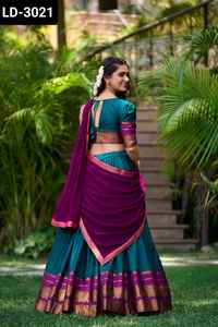 Les plus belles femmes portent du style indien du sud poly coton avec travail de tissage Zari Lehenga avec uni avec bordure en dentelle Dupatta - Product Image 2