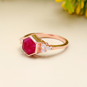Anillo de bodas de plata de ley 925 OEM fino único al por mayor piedra preciosa semipreciosa rubí corte Hexagonal para fiestas - Product Image 3