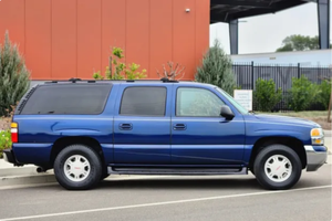 Asequible para Conducir |   CONDUCCIÓN IZQUIERDA |   Volante a la derecha |   GMC Yukon XL SLE 2002 - Product Image 3