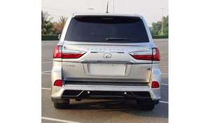 รถกระบะมือสอง LX 570 ปี 2023-2024 ขับเคลื่อนสี่ล้อ เบาะหนัง ล้อแม็ก R17 ระบบควบคุมความเร็วอัตโนมัติ พวงมาลัยขวา หลังคาซันรูฟแบบพาโนรามา เกียร์อัตโนมัติ ภายในสีเข้ม - Product Image 2