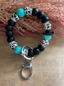 Porte-clés fait main avec perles en bois et anneau en acier inoxydable | Porte-clés coloré en perles de bois et acier inoxydable | VRNQ - Product Image 3