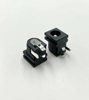 Connecteur d'alimentation CC femelle LITE 3.0, 3 broches, contact en laiton, boîtier PA10T, 30 ohms max. Courant nominal 10A Modèle 208103-0201-8GC Fil de circuit imprimé