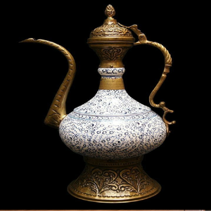 Винтажная латунь ewer с выгравированным цветочным узором. Традиционный ближневосточный декоративный кувшин. Доступно по оптовым ценам. - Product Image 6