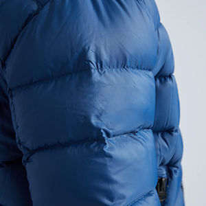 เสื้อแจ็คเก็ตพัฟเฟอร์บุใยสังเคราะห์แบบมีฮู้ดสำหรับผู้ชาย สีดำ คุณภาพพรีเมียม สไตล์ลำลอง สำหรับฤดูหนาว บริการ OEM - Product Image 6