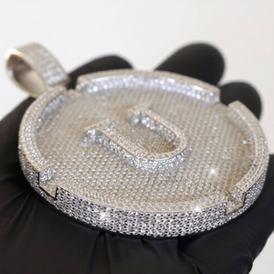 Colgante de Lujo Hip Hop con Diseño Redondo de Letra Personalizada Iced Out, Plata de Ley 925 Bañada en Rodio, con Diamantes de Moissanita VVS - Product Image 2