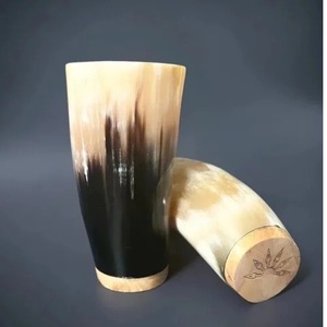 Tasse en corne de buffle à boire tasse Viking en finition naturelle tasse en corne écologique boisson en verre en corne réutilisable et lavable - Product Image 1