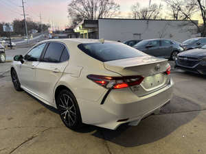 Toyota Camry SE 2024 d'occasion en excellent état - Product Image 4