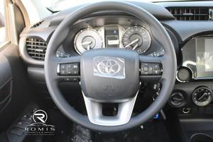 Toyota Hilux Adventure 4x4 Usada Blanca 2025, Camioneta con Volante a la Izquierda, Transmisión Automática, SUV de 5 Asientos - Product Image 3