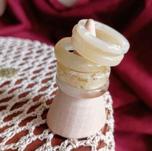 Anneaux en résine acrylique, forme ronde, faits à la main, anneaux d'amour, bijoux de fête pour femmes, vente en gros au meilleur prix - Product Image 5