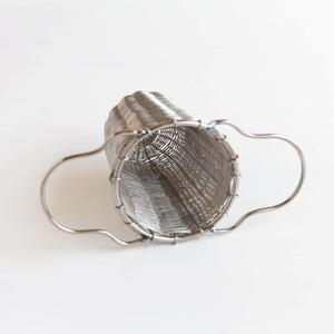 Passoire à thé en métal tissé à la main de meilleure qualité avec finition plaquée argent pour la cuisine et les cadeaux à la maison - Product Image 2