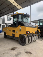 Rouleau compresseur pneumatique XP303 de 30 tonnes |   Compacteur robuste pour asphalte et couche de base destiné à la construction routière