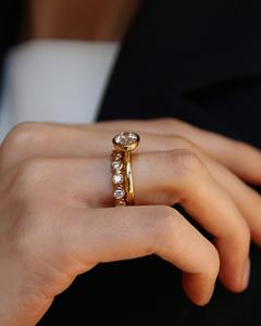 แหวนเพชรโมอิสทรงกลมยาว1.8มม. 1.45 CT จากตะวันออกไปตะวันตกเป็นสัญลักษณ์ของกรอบที่ตั้งไว้สำหรับเป็นของขวัญ - Product Image 2