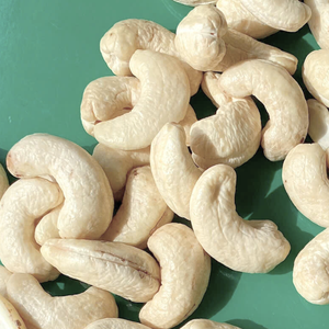 Noix de cajou directement de l'usine WW180, WW240, WW320 LP Noix de cajou grillées Noix de cajou brutes avec emballage personnalisé - Product Image 1