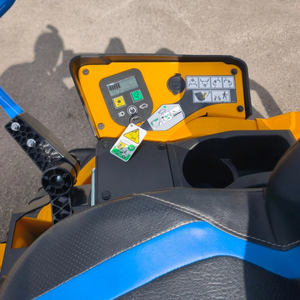 Tondeuse autoportée électrique à batterie CUB CADET XZ5 EL107 ULTIMA avec contrôleur - Product Image 3