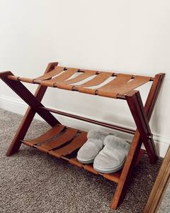 Elegante portaequipajes de madera para hogares modernos que agrega practicidad y atractivo estético a los interiores de las habitaciones - Product Image 4