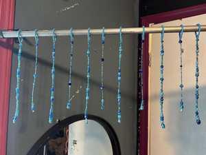 Paño de pared bordado hecho a mano colorido, panel de madera, opción decorativa al por mayor de MOQ bajo, acento perfecto para hogares - Product Image 5