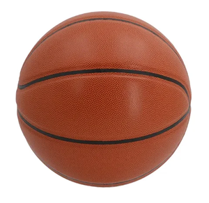 Ballon marron durable et résistant aux intempéries de basket-ball en cuir professionnel de taille officielle au design personnalisé - Product Image 3