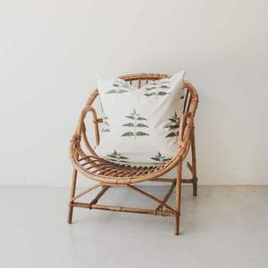 Ensemble de chaise et de table en rotin naturel au design minimaliste - Product Image 5