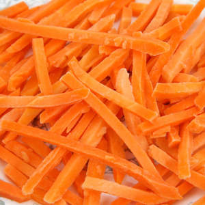 Carottes biologiques de haute qualité tranchées/coupées en morceaux/en dés et pelées cultivées en serre IQF congelées dans un emballage sous vide en vrac - Product Image 2