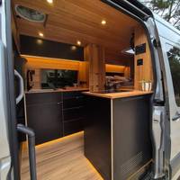 Fabriqué en bois massif, 5,9*6,9*7,3, conversion intérieure de fourgonnette Sprinter personnalisable avec toilettes, évier, cuisine, douche