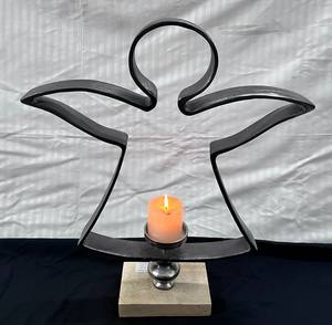 Bougeoirs en forme d'ange faits à la main en aluminium nickelé avec base en métal pour décoration de Noël - Product Image 3