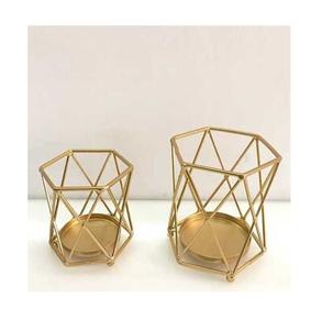 Linterna decorativa de metal de nuevo diseño en acabado dorado con diseño único para decoración de interiores - Product Image 1