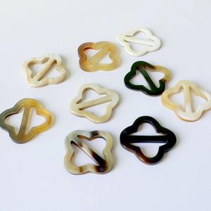 Anillo para Bufanda de Cuerno de Búfalo con Pulido Suave que Agrega Elegancia Suave y Sujeción Segura a Cualquier Bufanda de Alta Calidad - Product Image 1