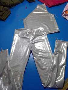 Conjunto de sujetador de yoga y Gimnasio Deportivo bordado con logotipo personalizado, mallas cortas elásticas de cintura alta, más tejido elástico para pérdida de peso, modelo de niña - Product Image 6