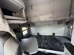 Camión Semirremolque T680 con Cabina Dormitorio 2020, Precio Mayorista, Techo Elevado, 450HP, Transmisión Automática de 12 Velocidades, Entrega a Domicilio en Todo el Mundo - Product Image 3