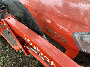 Mini-tracteur Kubota BX23S 4x4 à moteur diesel pour usage agricole avec chargeur arrière, pompe, moteur, boîte de vitesses et haute efficacité - Product Image 4