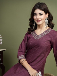 Kurtis para Mujer, Color Morado, Bordado, Adornado con Estampado Digital de Ramas, Manga 3/4, Poliéster, MP-683, Precio al por Mayor en India - Product Image 3