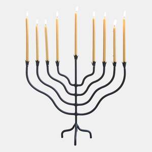 Ménorah en fer noir artisanal avec base en bois massif pour des améliorations élégantes de la décoration intérieure moderne - Product Image 6