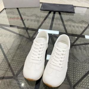 Chaussures de sport décontractées blanches de haute qualité pour femmes, en cuir véritable, et chaussures de sport tendance à lacets souples et robustes pour hommes - Product Image 3