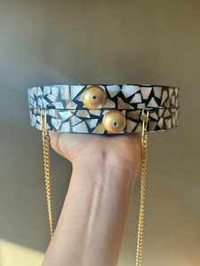 TIMELESS CRAFT Pochette en nacre artisanale, forme naturelle, taille personnalisée, sac de tous les jours, sac de soirée, chaîne dorée, écologique, luxe moderne - Product Image 3