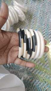 Brazaletes de hueso hechos a medida ideales para diseñadores de joyas y tiendas de accesorios de moda para reventa - Product Image 2